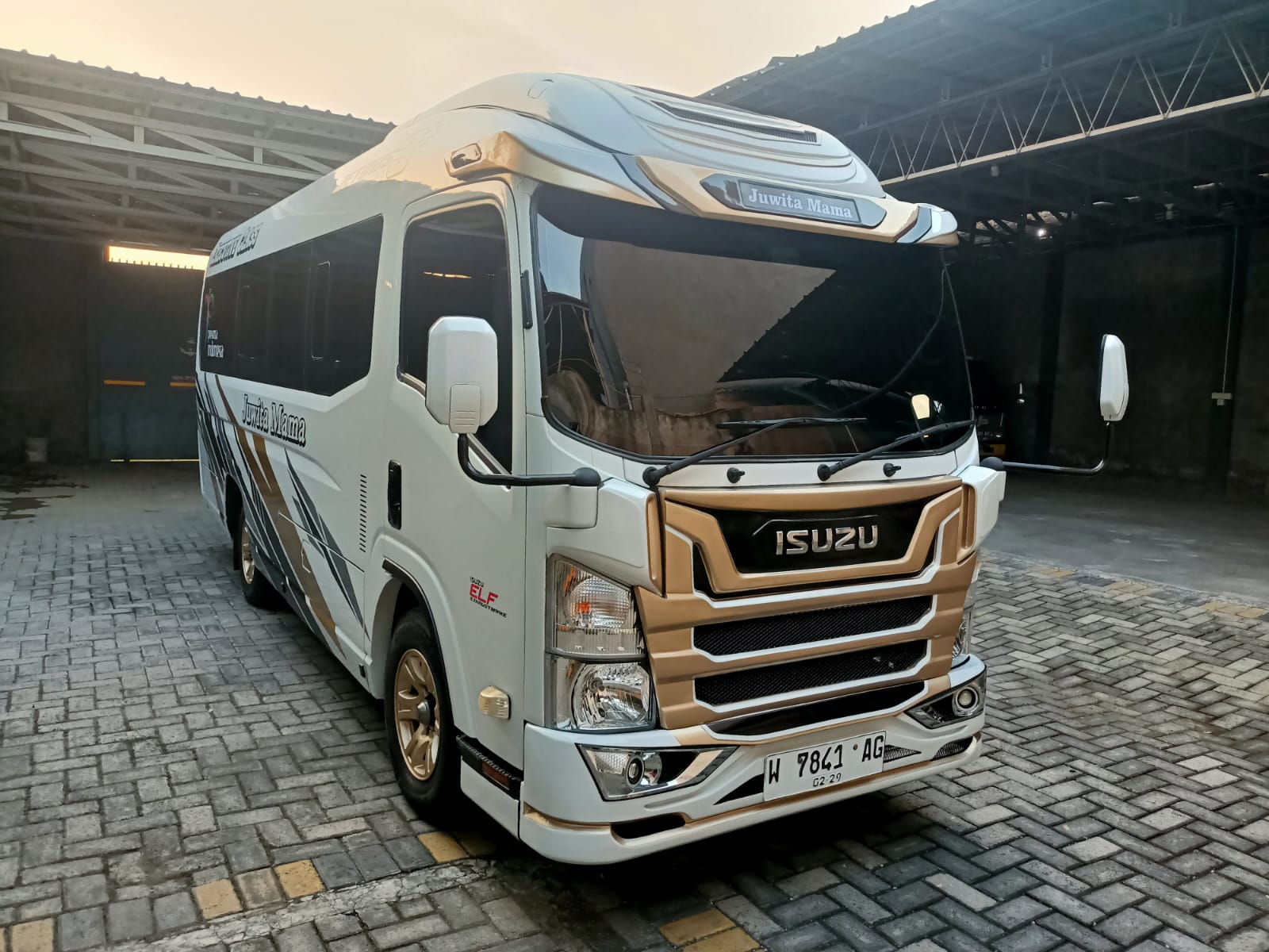 Isuzu Elf Juwita Mama Trans